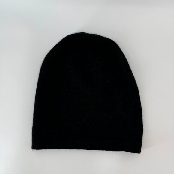 Saks Fifth Avenue Beanie 100% Cashmere Black Soft Knit Hat Unisex OS - Picture 1 of 3
